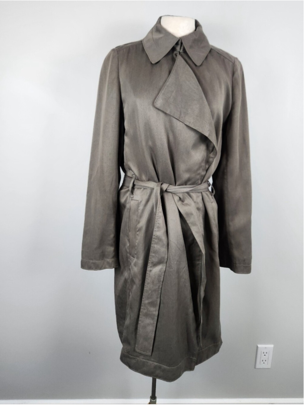 Aritzia Babaton Maximo Trench Coat Sz L Lightweight Professional Preppy Office - Picture 3 of 16